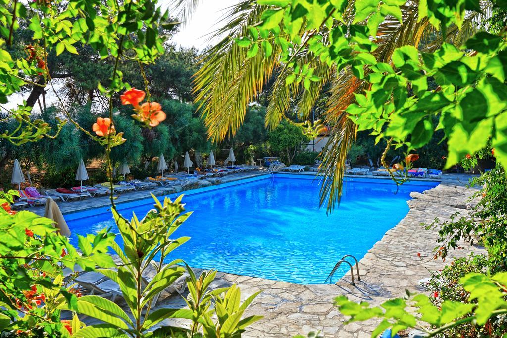 锡蒂亚海滩城市度假村及水疗中心 外观 照片 A swimming pool